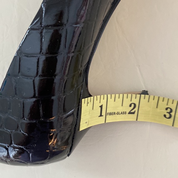 Bandolino black alligator faux leather shoes with kitten heels & pointed toe. 6M - Picture 12 of 14